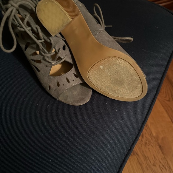 Gray lace up heels - Picture 3 of 3